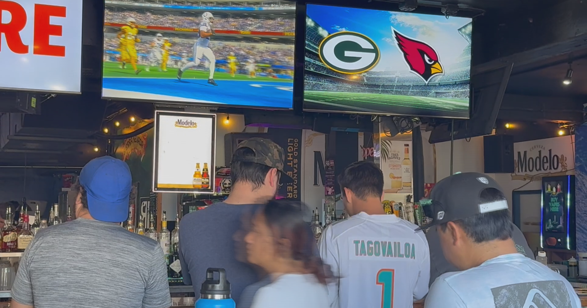 Local Hawaii quarterbacks making NFL history, Miami Dolphins vs Cleveland Browns