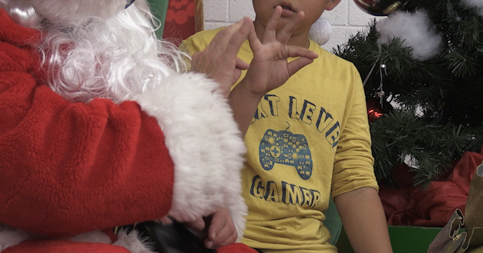 Deaf Santa inspires deaf keiki in Hawaii