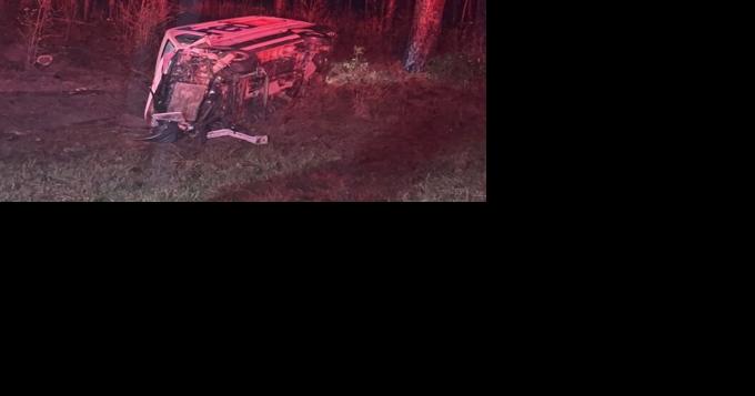 FedEx truck involved in rollover crash near Jasper-Angelina County line - Vimarsana News