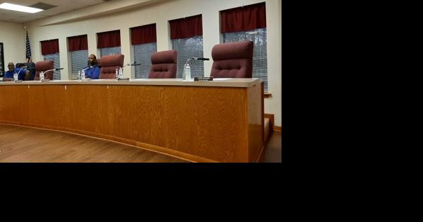 Citizens gather for meeting, Mayor & three Councilmembers AWOL - Vimarsana News