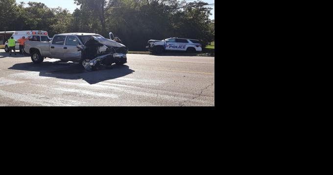 UPDATED - Jasper PD officer and another driver injured in near head-on crash - Vimarsana News