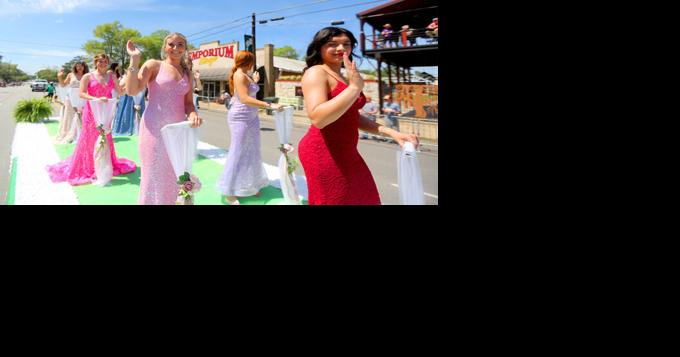 Beauty queens, marching bands, fire trucks and more...Dogwood festival in Woodville - Vimarsana News