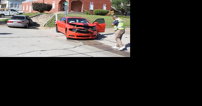 One injured in two vehicle crash just a block north of Downtown - Vimarsana News