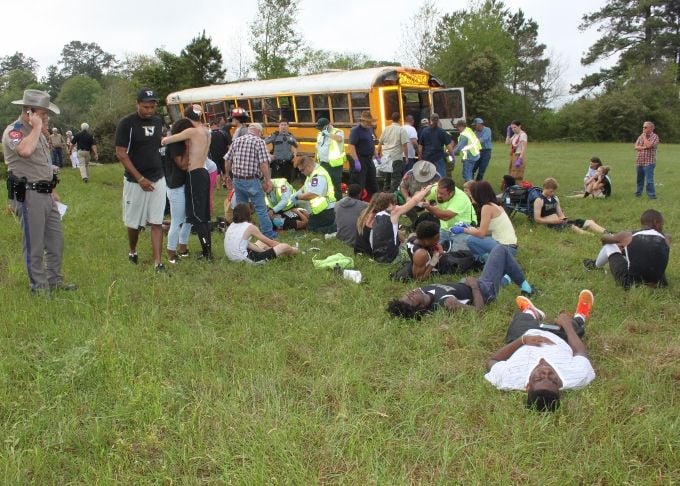 NUMEROUS STUDENTS INJURED IN SCHOOL BUS CRASH | Local News | kjas.com