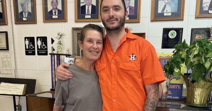 Mail carrier recovering from dog attack thanks deputy who saved her life - Vimarsana News