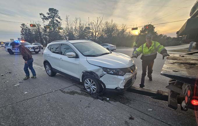 No serious injuries reported in two car accident here in Jasper | Local ...