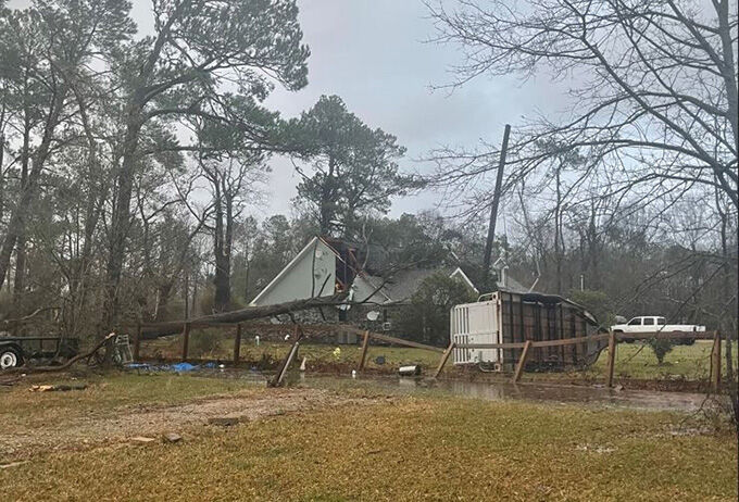 High winds and rain pass through Southeast Texas causing damage