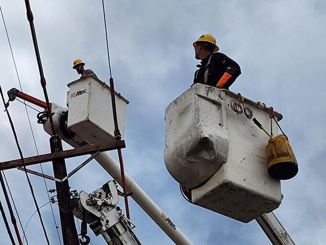 Electric pole in Jasper is broken or snaps in early hours of Sunday ...