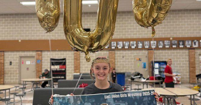 KMAland Girls Wrestling (12/15): EU's Foster picks up 100th career win while winning title in Knoxville