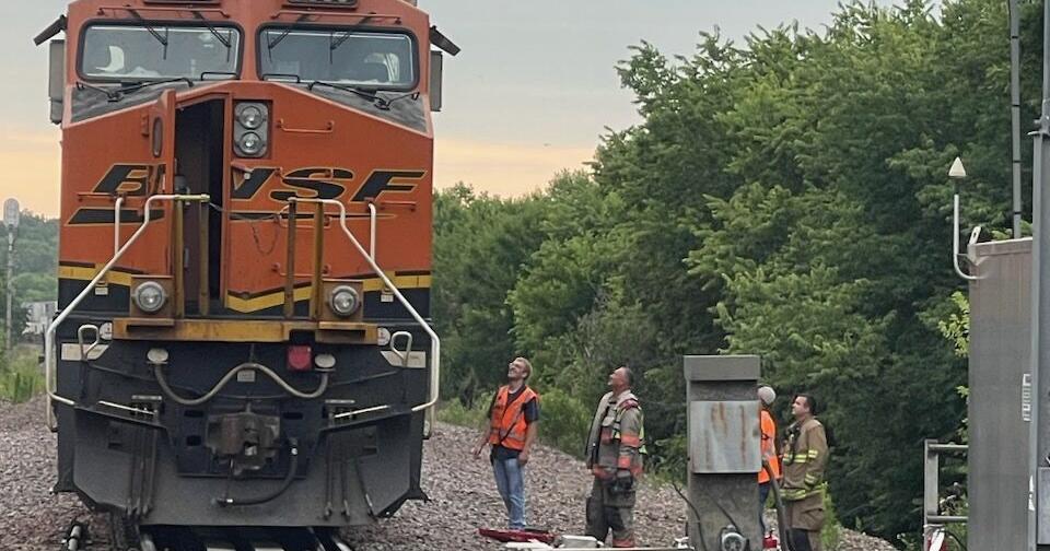 Red Oak fire crews respond to train fire - Vimarsana News