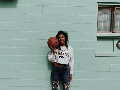Iowa Women S Basketball Adds 2022 Commitment From Johnston