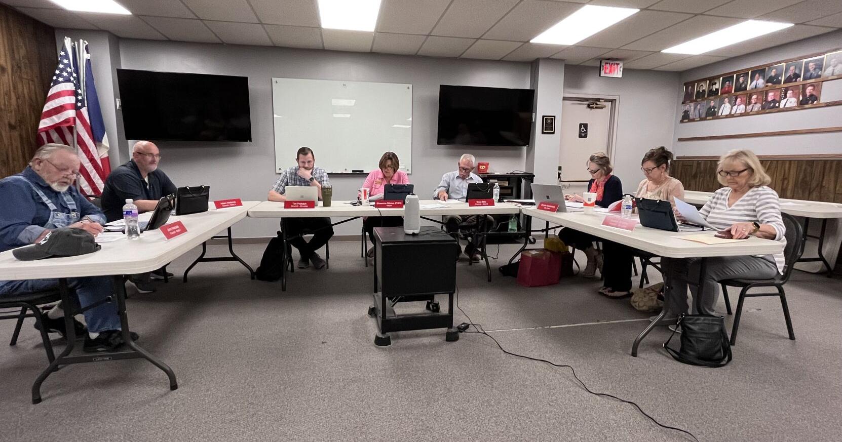 Deitering submits resignation as Red Oak nuisance/animal control officer, council discusses nuisance enforcement - Vimarsana News