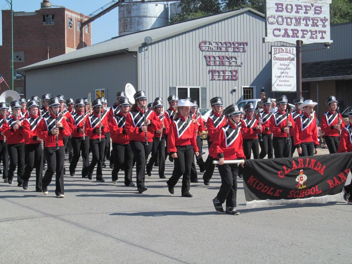 Clarinda Middle School Band in Shenfest Parade