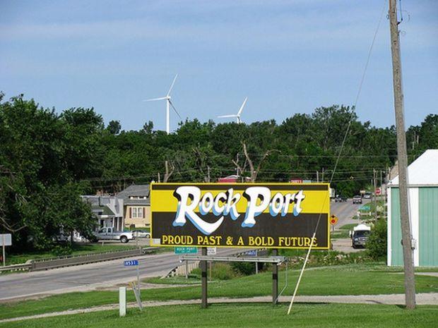 Singles in rock port mo