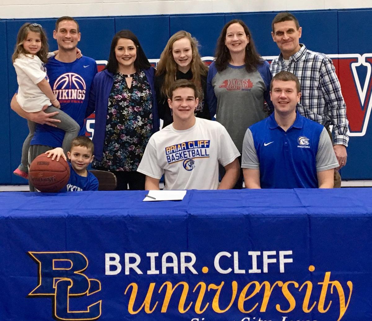 Ahstw S Harris Chooses Basketball Briar Cliff Sports Kmaland Com