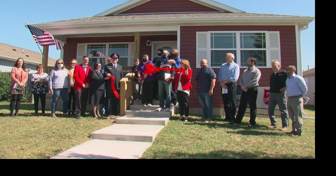 Joplin family receives new home form Habitat For Humanity Lifestyle