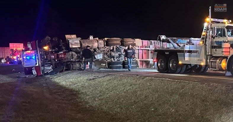 Tractor-trailer loaded with turkeys overturns in Cassville