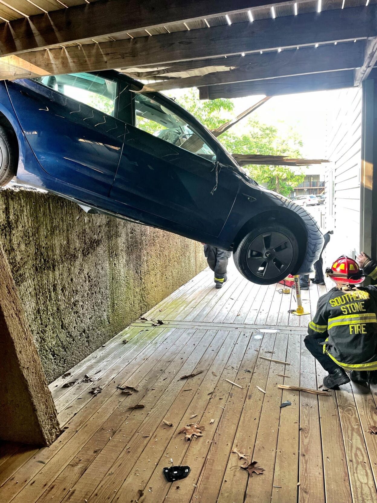 Car crashes into apartment complex deck, boards splinter through ...