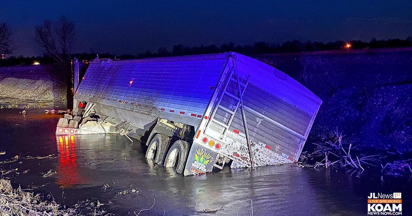 Avoid Mo-171, possible closure; Tractor-trailer goes off Mo-171 into 3-ft water - Vimarsana News