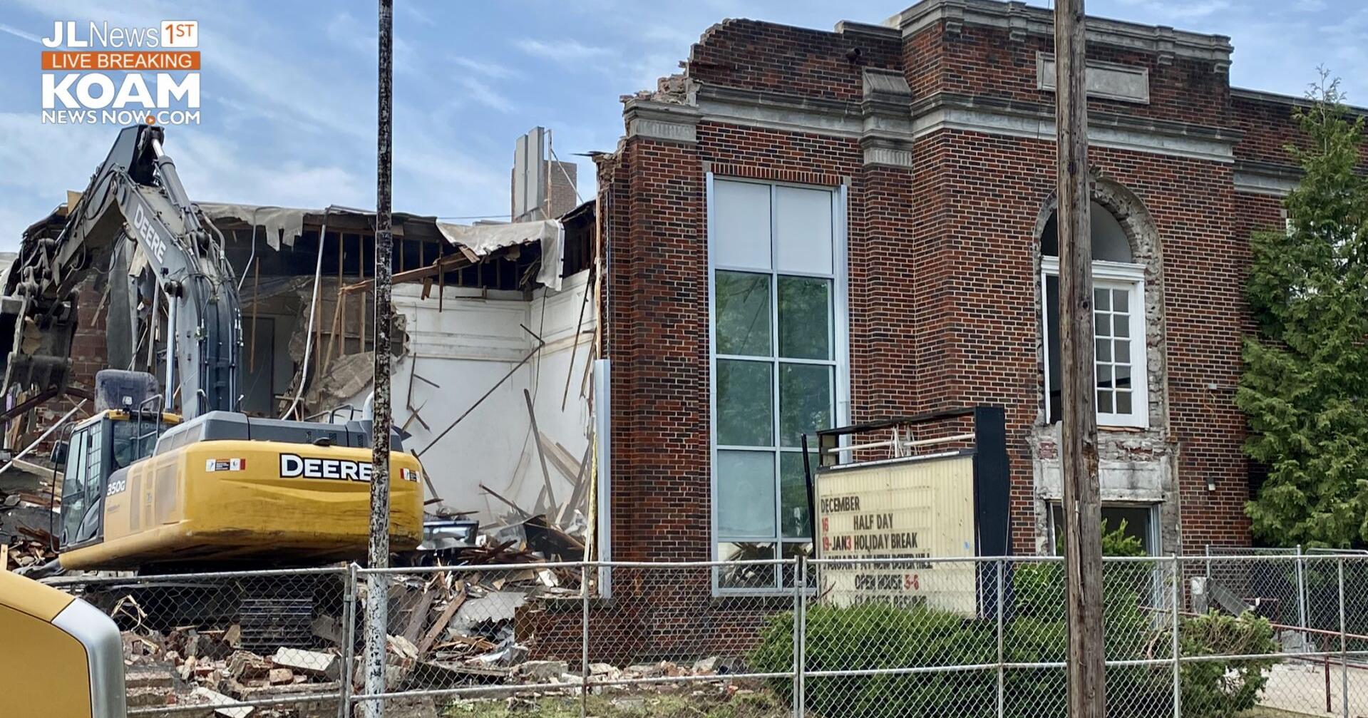 Columbia Elementary School is coming down in Roanoke Neighborhood of Joplin - Vimarsana News
