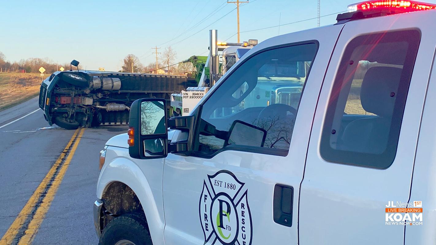 Truck hauling tires overturns on US 60, Carthage man injured Joplin