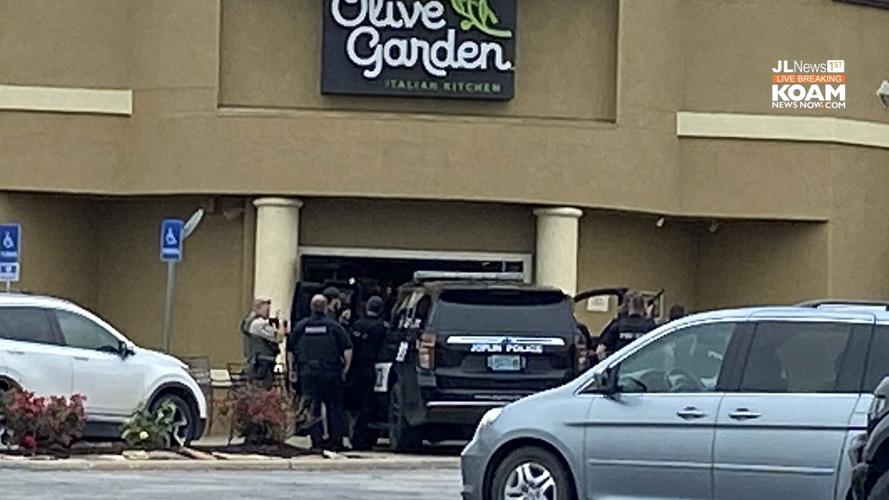 Disturbance causes evacuation at Olive Garden; Building surrounded