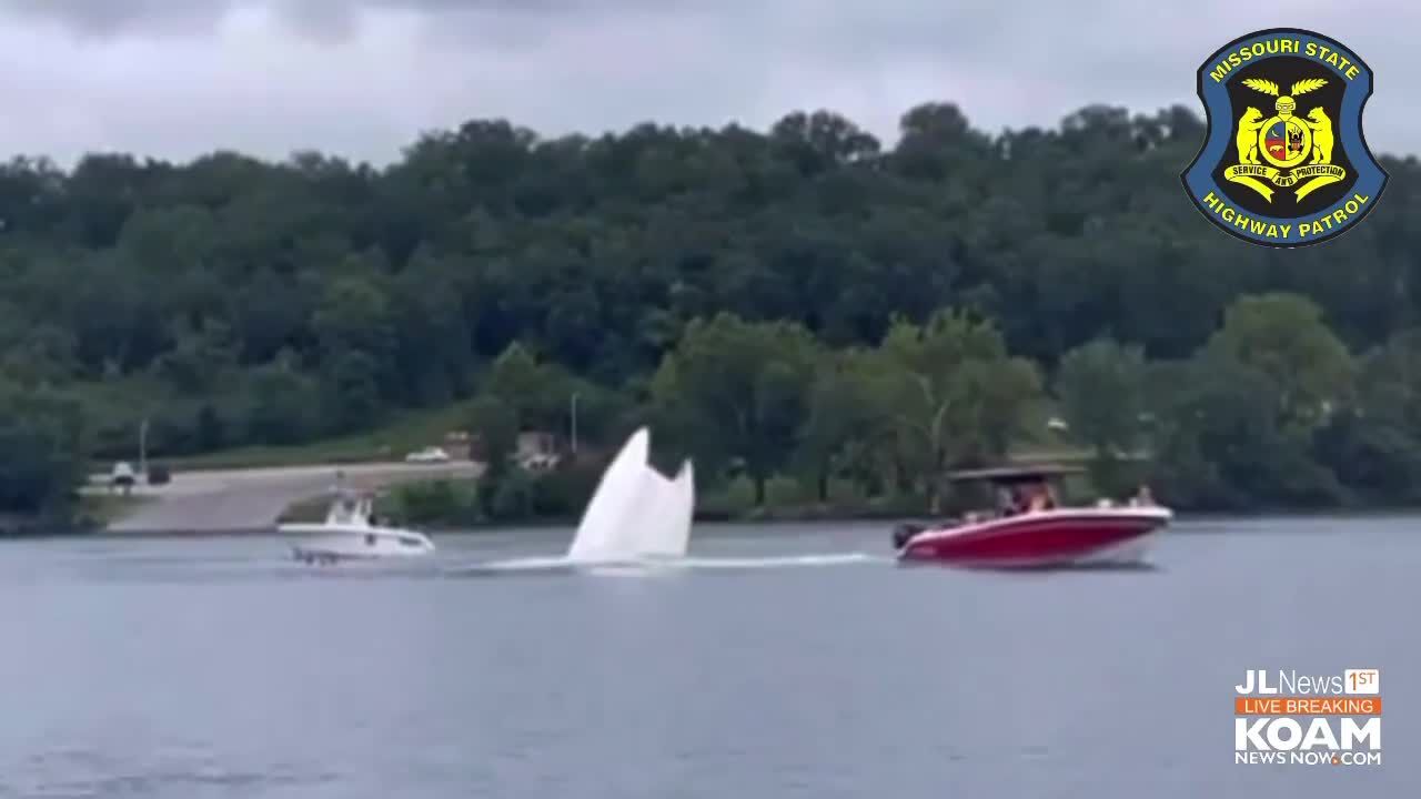 Powerboat capsizes at Lake of the Ozarks, two injured, image size:1280x720