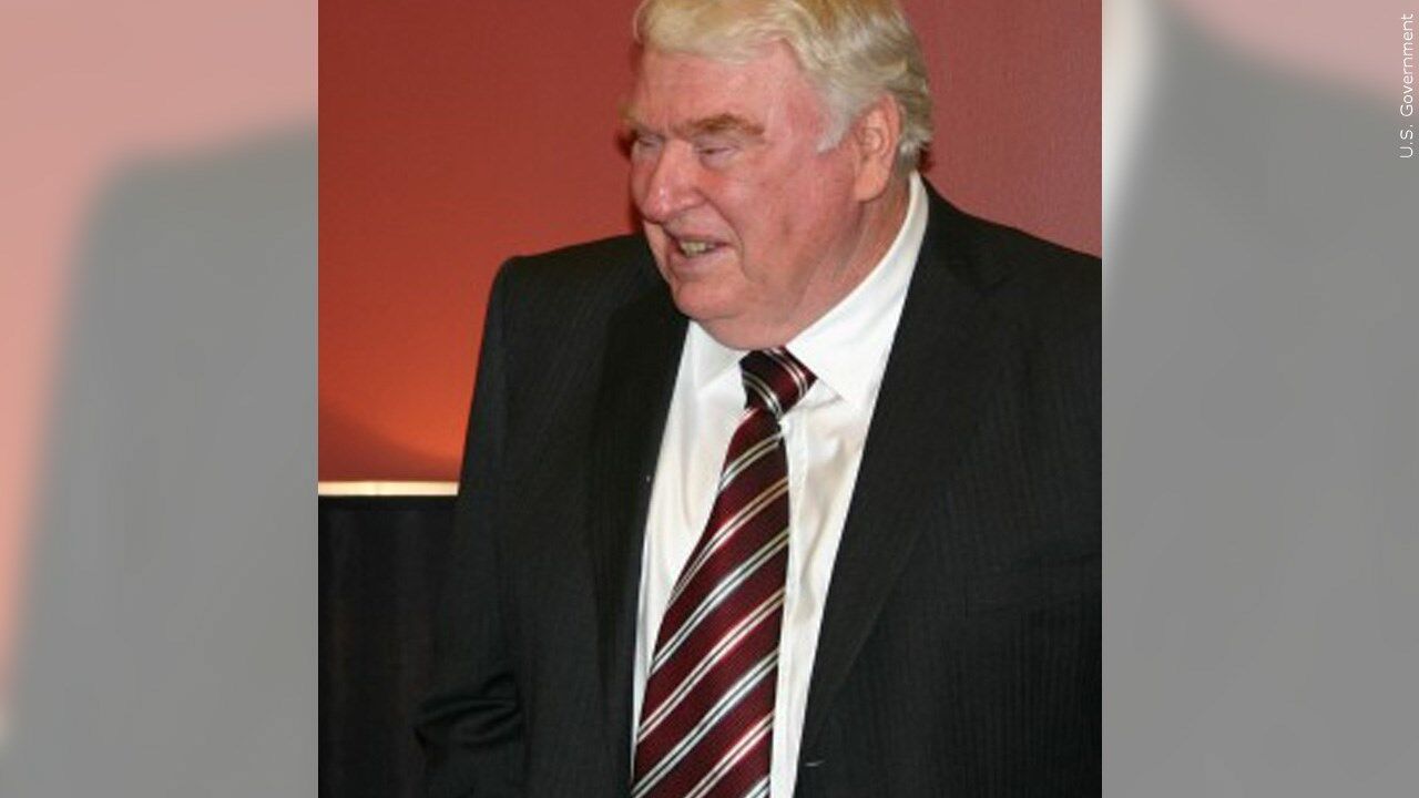 Players Loved Playing for Him': John Madden, Former Raiders Coach and  Broadcaster, Dies at 85