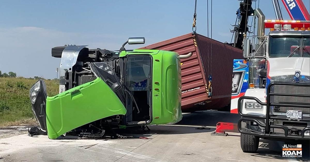 Tractor trailer overturns blocking I-49 to I-44 ramp at Joplin