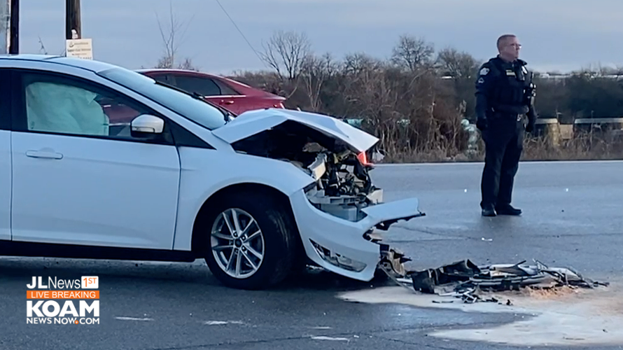 Carthage School bus collides with car Autoaccident