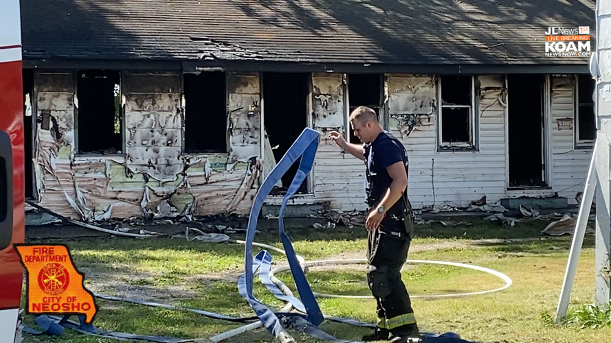 Apartment building gutted by fire in Neosho Joplin News First