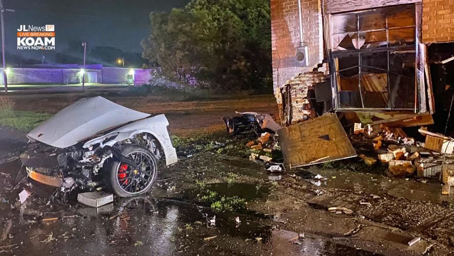 Porsche splits in half, high speed crash into building on Wall Ave in ...