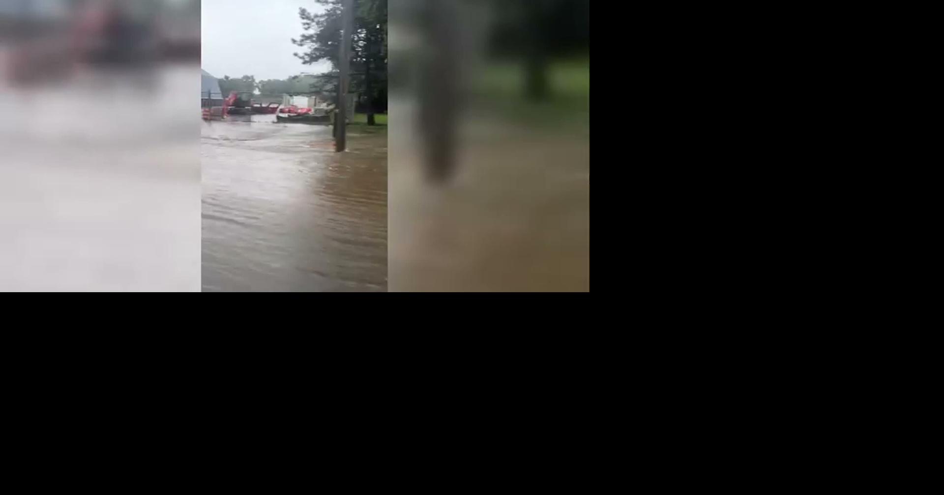 RAW: CT: HEAVY RAINS, RUSHING FLOOD WATERS LEAVES CARS SUBMERGED