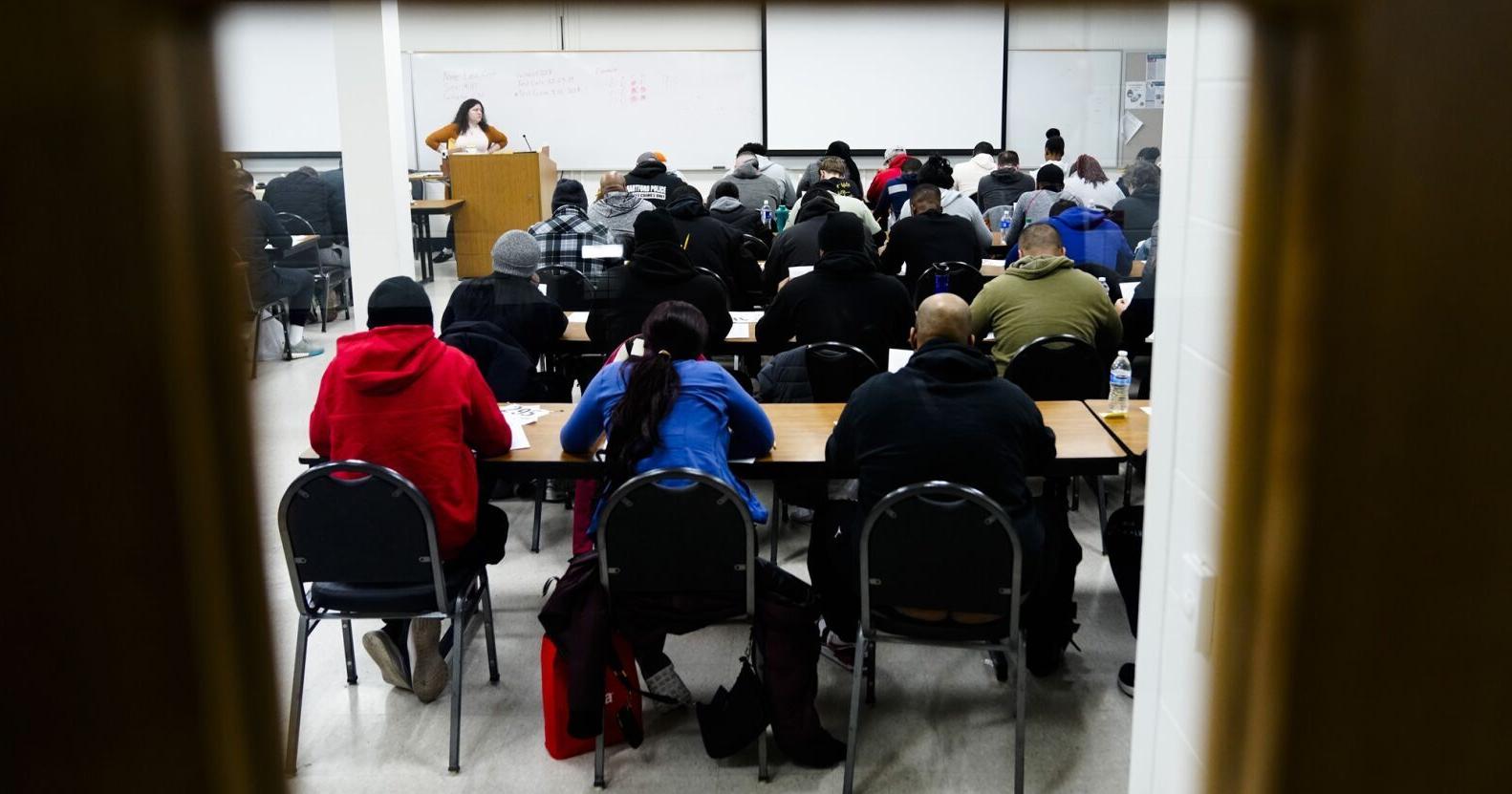 As police face hiring crisis, some policies being loosened | Money - Vimarsana News