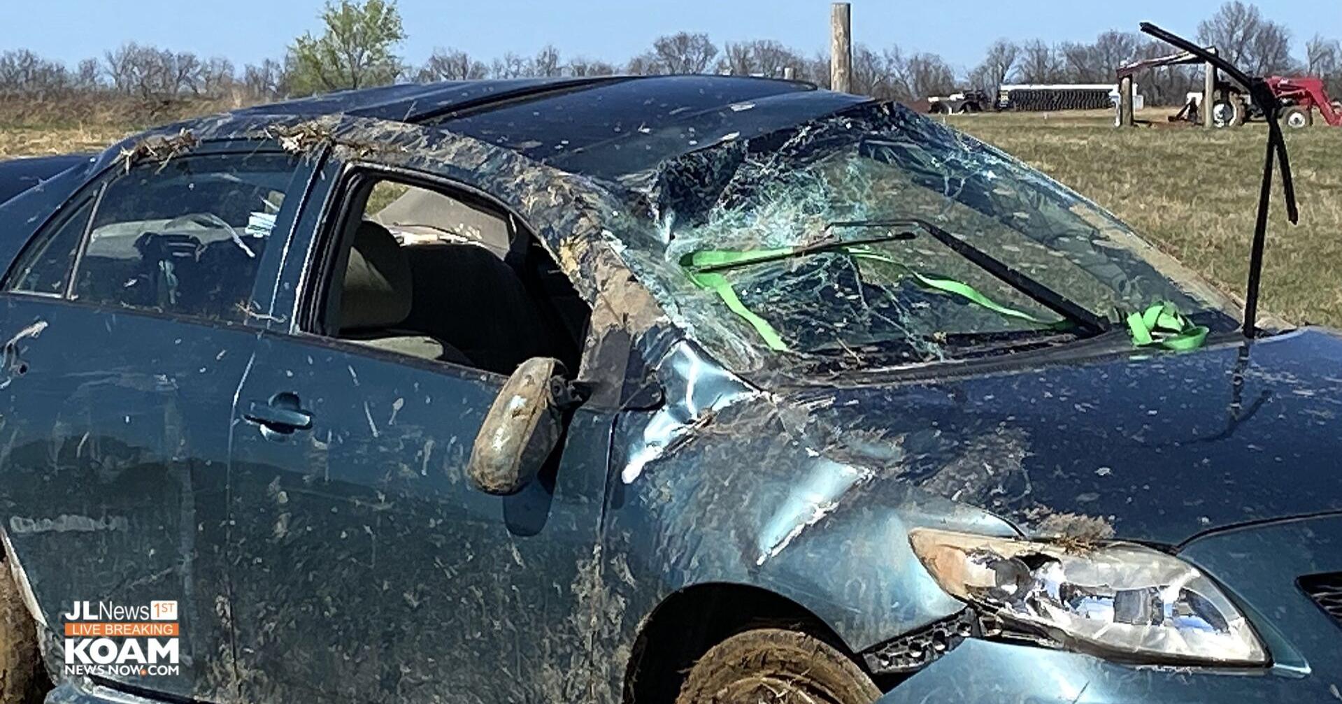 Car goes off 171, overturning into field near Carl Junction - Vimarsana News