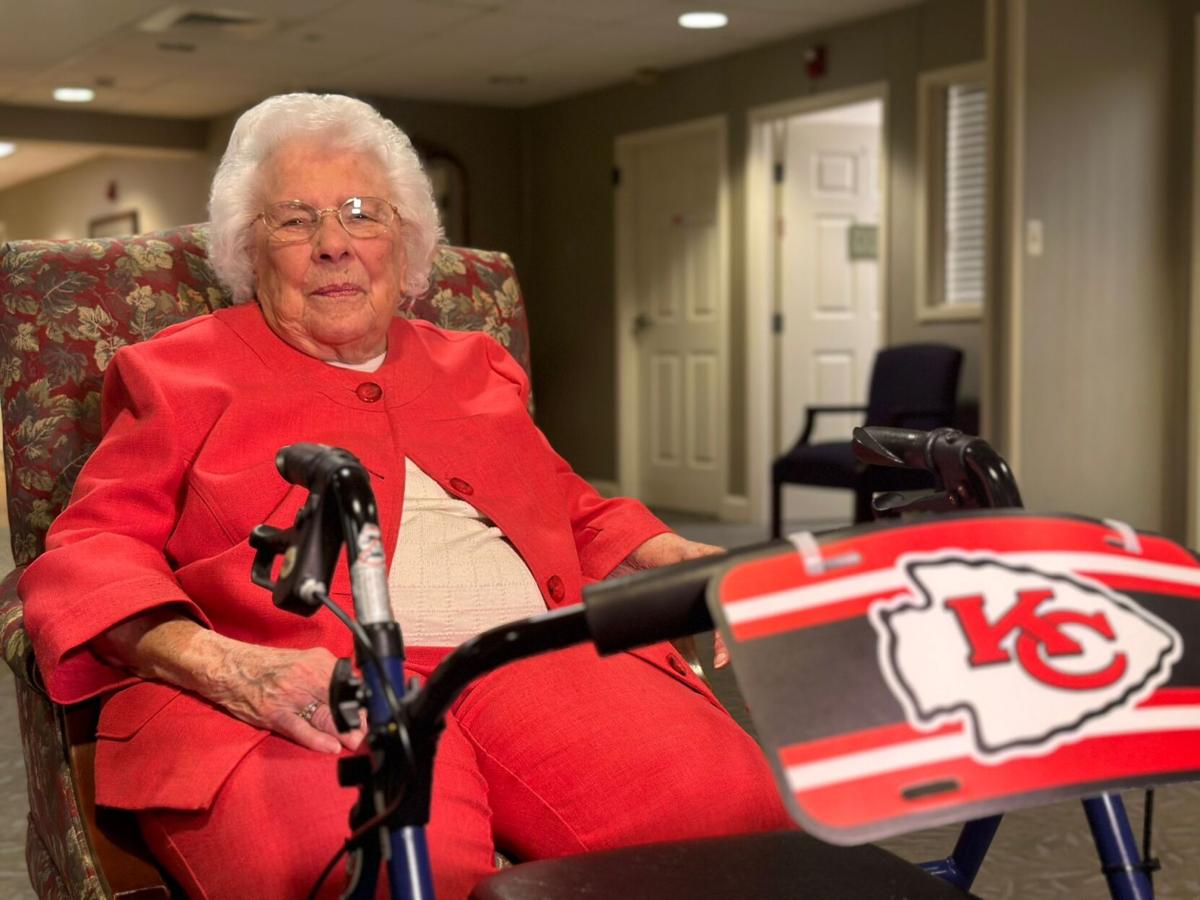 Carthage nursing home residents, ages up to 104, rally for the Chiefs