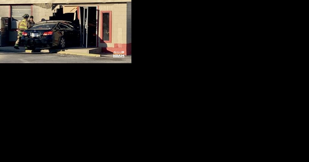 Car drives through restaurant wall in Carthage - Vimarsana News