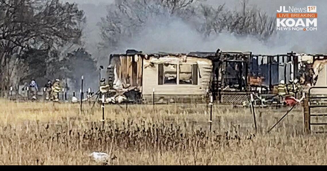 Trailer house fire in high winds spreads to grass fire near Carthage