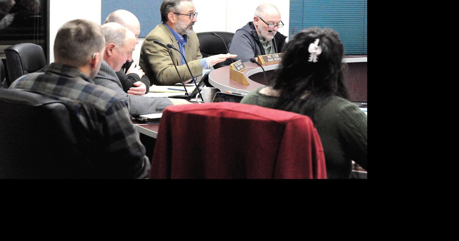 School board leans toward program, staff cuts over school closures