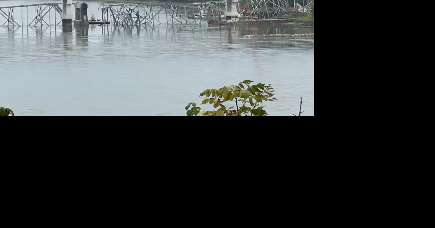 Rocheport Bridge remains in Missouri River