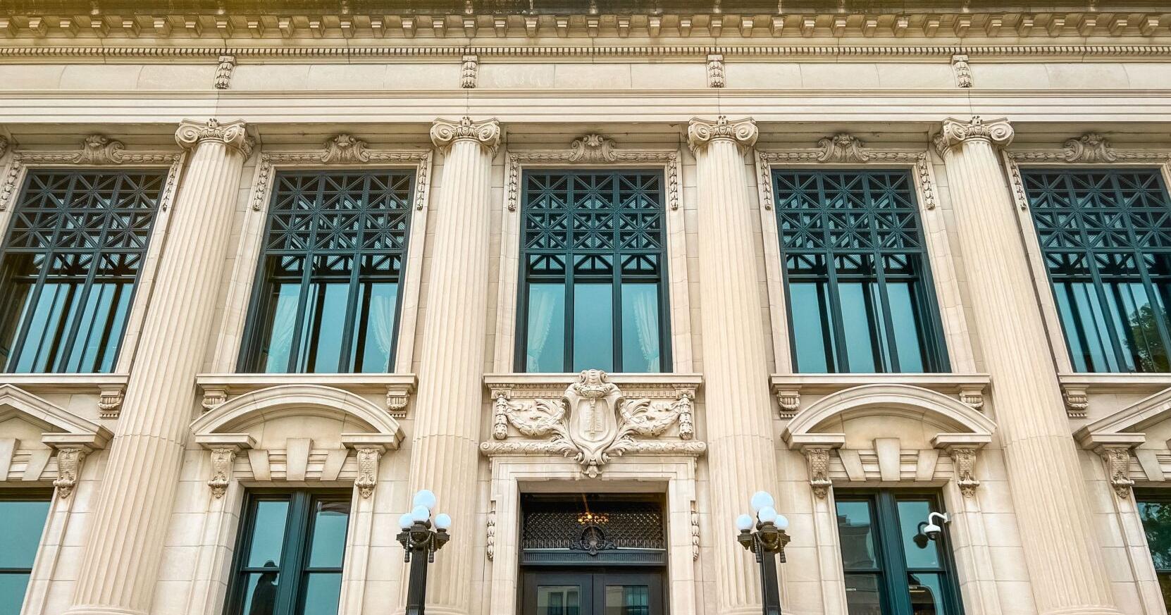 Illinois Supreme Court upholds law eliminating cash bail - Vimarsana News