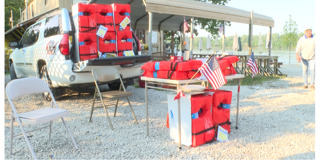 Veterans, emotional support dogs hands out life jackets for 'vets and pets' - Vimarsana News