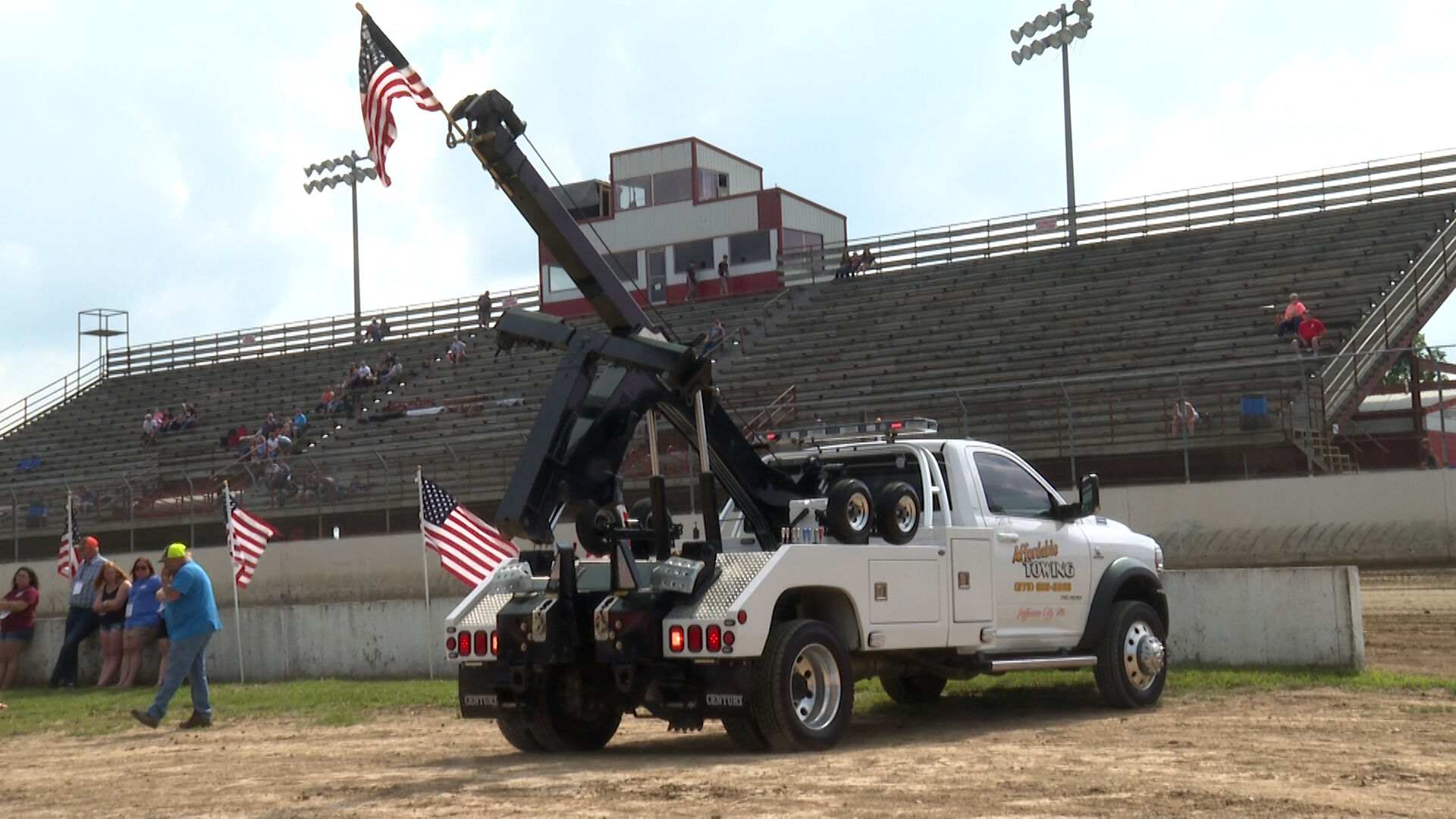 Randolph Raceway honors life of tow truck driver at benefit race - Vimarsana News