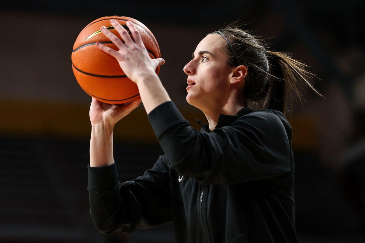 Iowa basketball star Caitlin Clark declares for the 2024 WNBA draft | Pro  Sports | komu.com