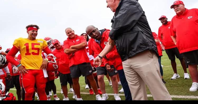 Governor Mike Parson shows off new ink at Chiefs Training Camp