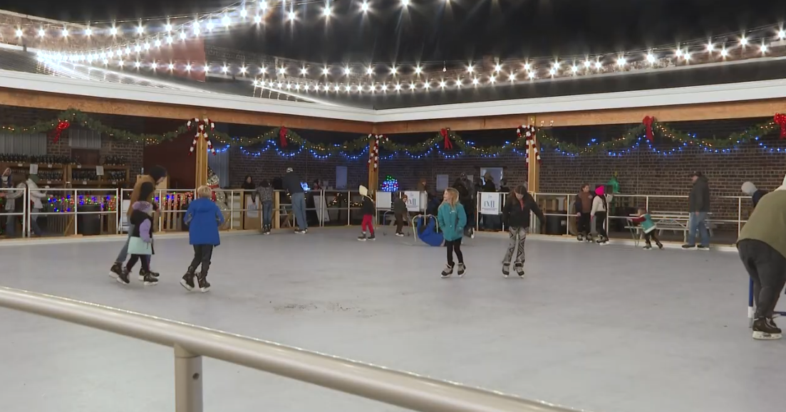 Moberly ice rink opens for holiday season | Mid-Missouri News | komu.com