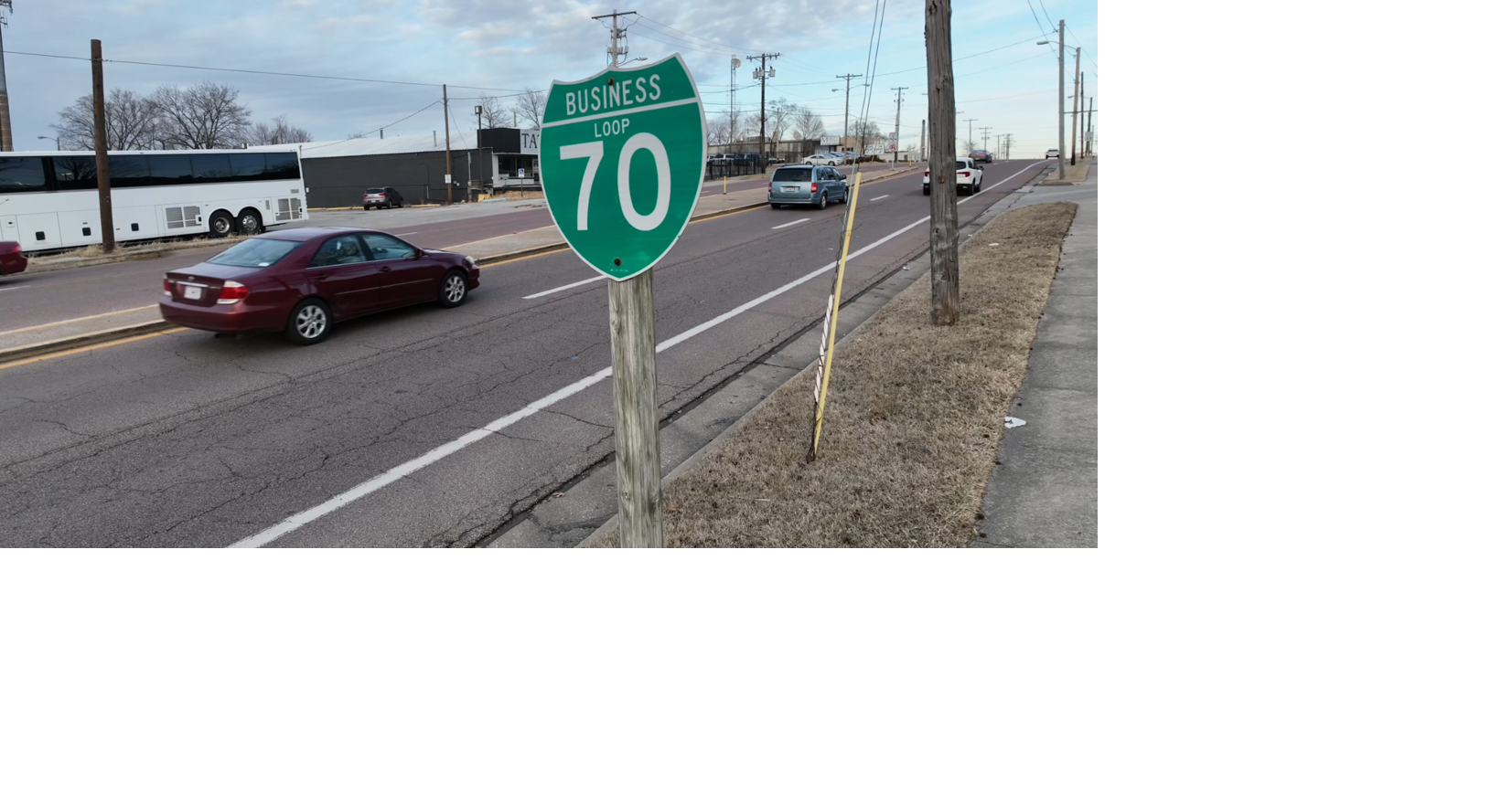 Lane shift set on Business Loop 70 near connector