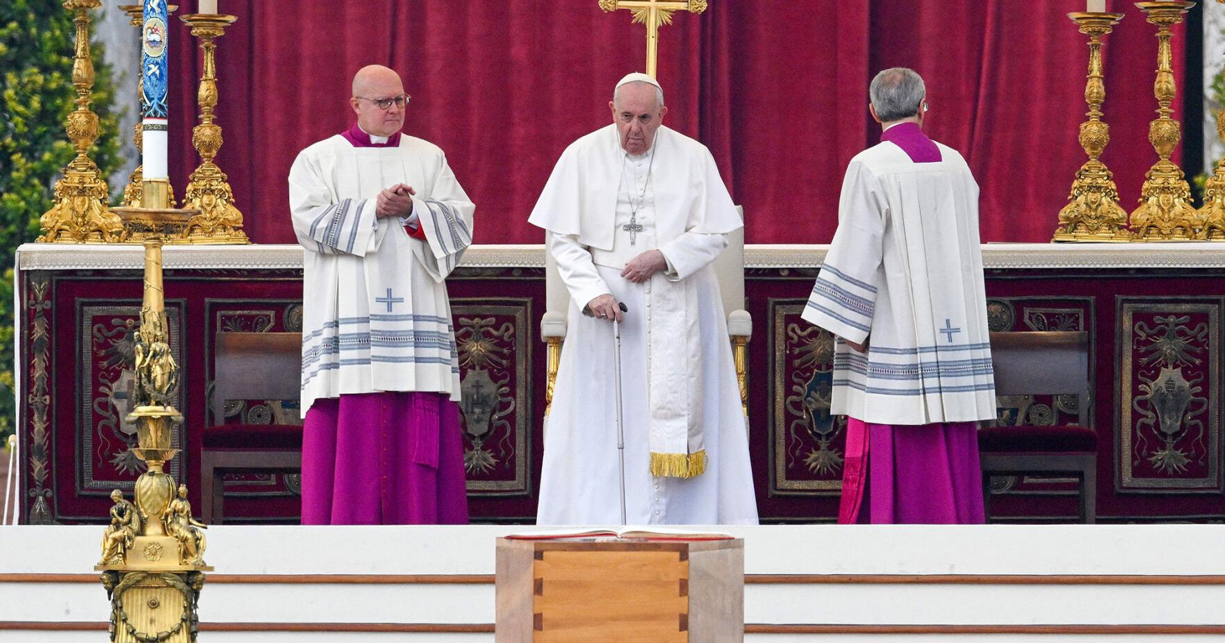 Pope Francis leads funeral for predecessor Benedict XVI, a first in modern times - Vimarsana News