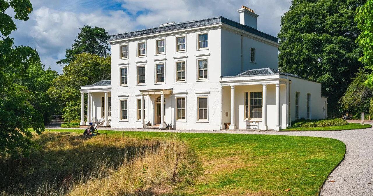 Over 100 people trapped for several hours in mystery writer Agatha Christie's former home | Nation & World News - Vimarsana News