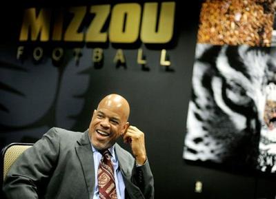 Missouri Tigers Team Logo Neck Tie - Show Your College Spirit Grid Pattern Design